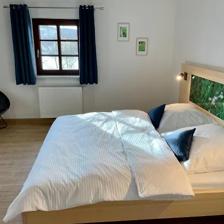 Ferienhaus-Schwalbennest-Chalet-An-Der-Donau-Direkt-Bei-Regensburg レーゲンスブルク