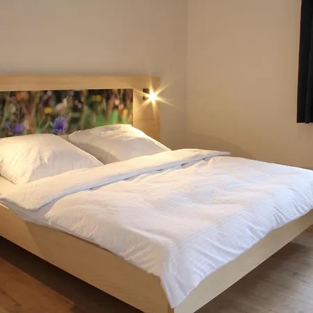 別荘 Ferienhaus-Schwalbennest-Chalet-An-Der-Donau-Direkt-Bei-Regensburg レーゲンスブルク