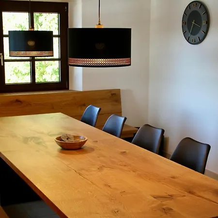 別荘 Ferienhaus-Schwalbennest-Chalet-An-Der-Donau-Direkt-Bei-Regensburg レーゲンスブルク